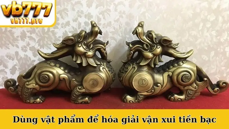 Việc sử dụng các vật phẩm phong thủy đúng cách là một phương pháp phổ biến để “tiễn đưa” vận xui tiền bạc. Bên dưới là các đồ vật giúp chuyển dòng năng lượng cho gia chủ hiệu quả mà người chơi nên thử.Dùng vật phẩm để hóa giải vận xui tiền bạc